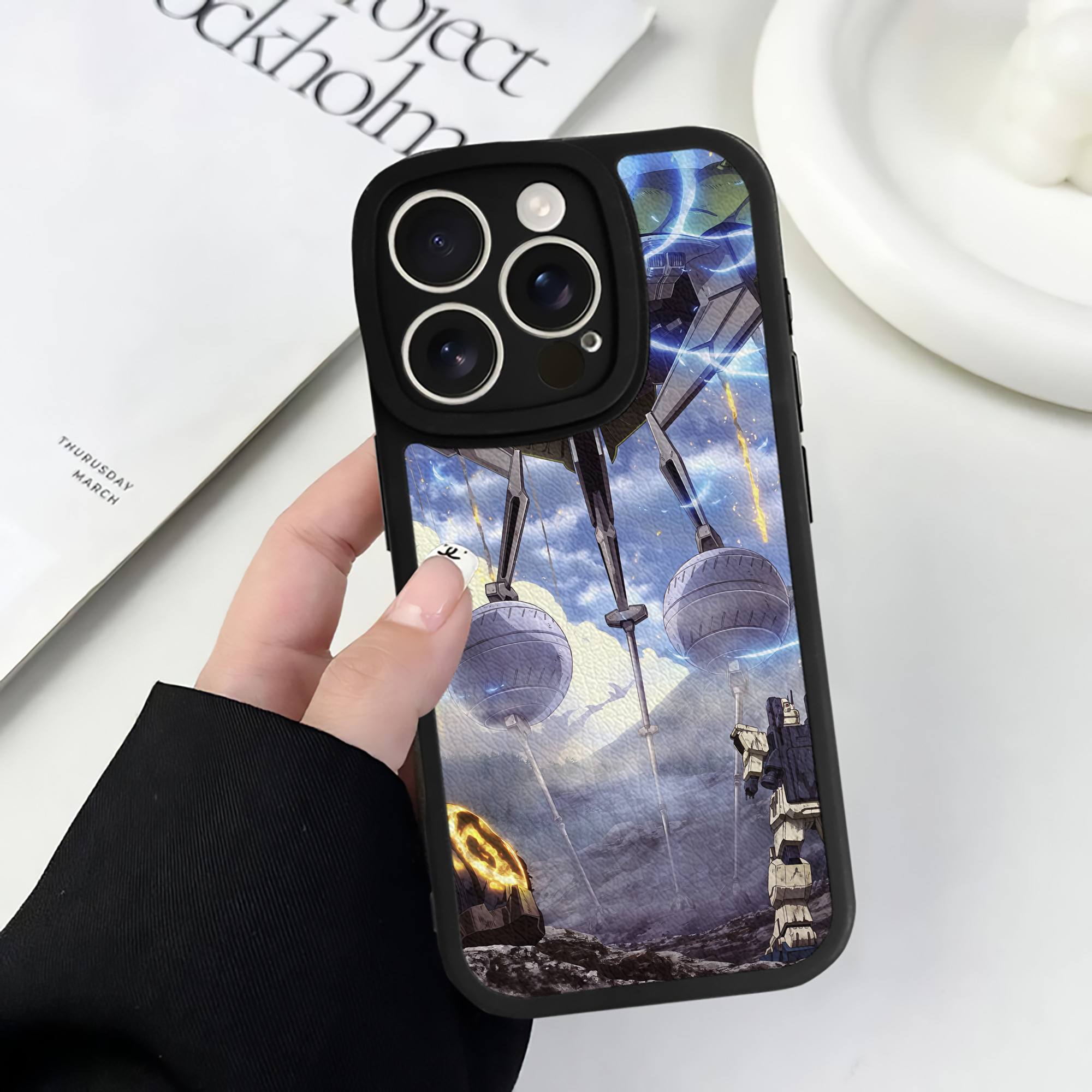 （画像用） 機動戦士ガンダム Mobile Suit Gundam 【iPhone 16シリーズ対応】シリコンスマホケース（レザー調） 材質：シリコン